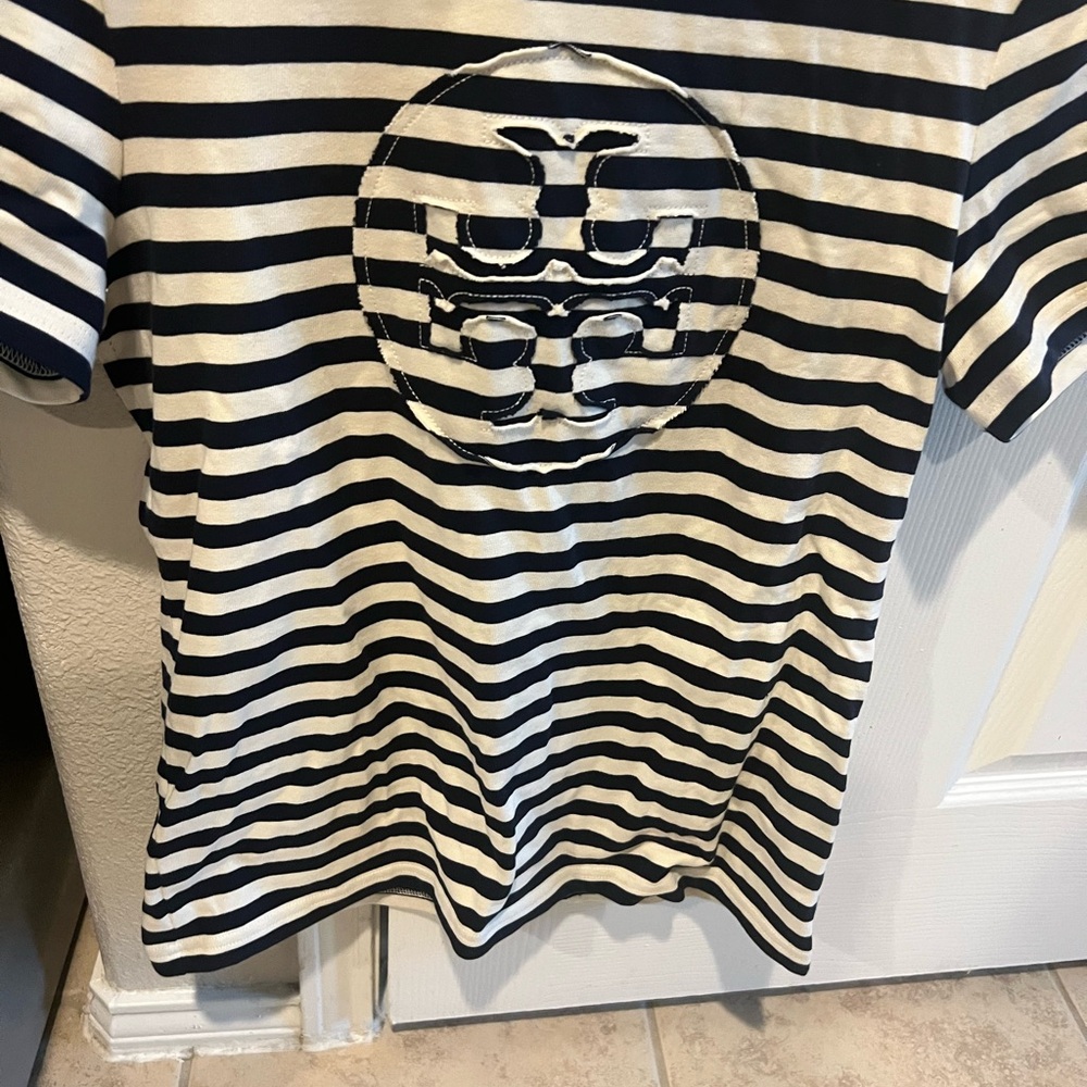 Beautiful Tory Burch tshirt